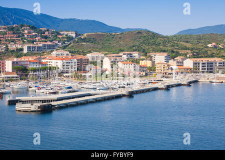 Port de Propriano, région sud de la Corse, France. Pier et côtières cityscape, vue sur la mer Banque D'Images