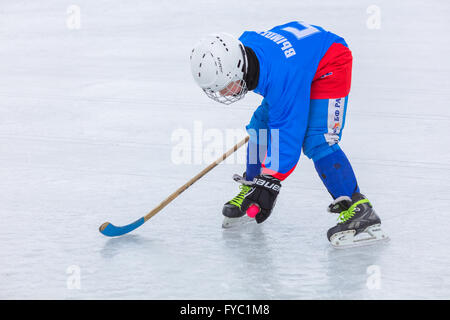 KOROLEV, RUSSIE - 8 mars 2016 : au cours de la formation de hockey en plein air au stade Vympel Banque D'Images