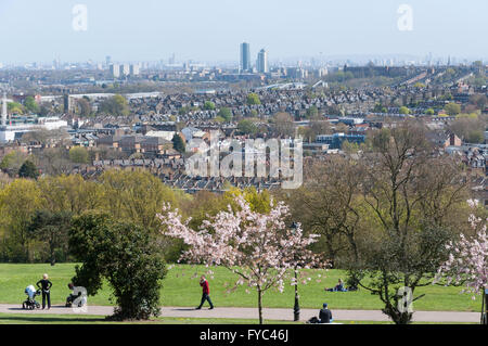 Vue de Londres de l'Alexandra Park, London Borough of Haringey, Greater London, Angleterre, Royaume-Uni Banque D'Images