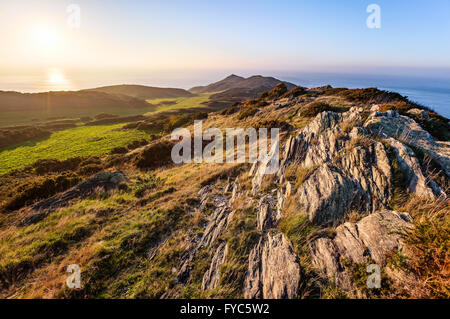 Soleil sur les falaises rocheuses au Point Mort dans le Nord du Devon, Angleterre, Royaume-Uni. Image HDR créé en combinant 3 photos. Banque D'Images