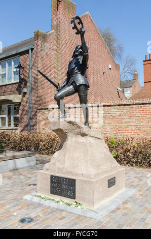 Statue du Roi Richard III dans la Cathédrale de Leicester Gardens Banque D'Images