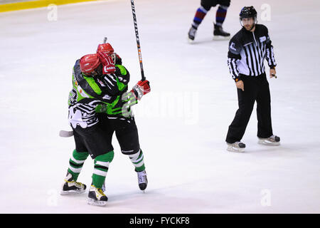 BARCELONA - 11 mai : Les joueurs en action dans la finale de hockey sur glace de la Copa del Rey (Coupe d'Espagne). Banque D'Images