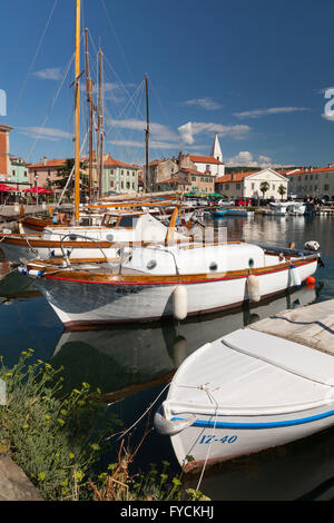 Vue du port et de la ville de Izola, côte Adriatique, littoral slovène, la Slovénie Banque D'Images