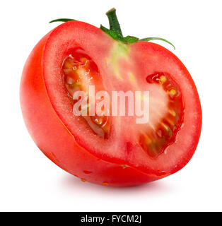 La moitié des tomates avec les gouttes d'eau isolé sur le fond blanc. Banque D'Images