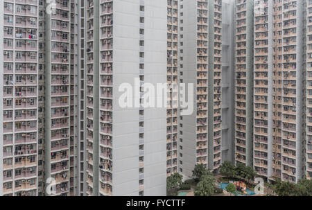 Image architecturale de la zone densément peuplée de Sai Wan Ho, sur l'île de Hong Kong. Banque D'Images