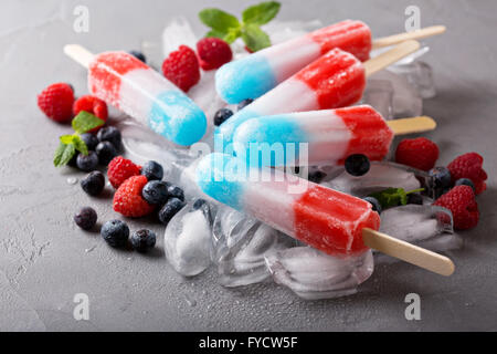 Red, white and blue ice cream pops Banque D'Images