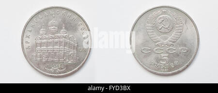 Pièce commémorative de 5 roubles URSS à partir de 1990, montre la cathédrale de l'Archange à Moscou 1508 Banque D'Images