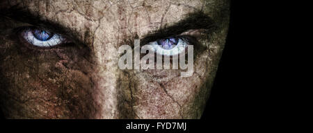 Visage de l'homme effrayant avec de mauvais yeux Banque D'Images