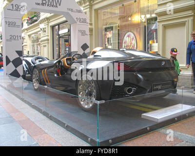 100 ans de la BMW. Le State Department Store. Moscou. BMW 328. Hommage Banque D'Images