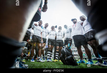 L'équipe de Fidji au cours d'un échange au cours de la HSBC 2016 / Cathay Pacific Hong Kong Sevens, Hong Kong Stadium. Le 9 avril 2016. Banque D'Images