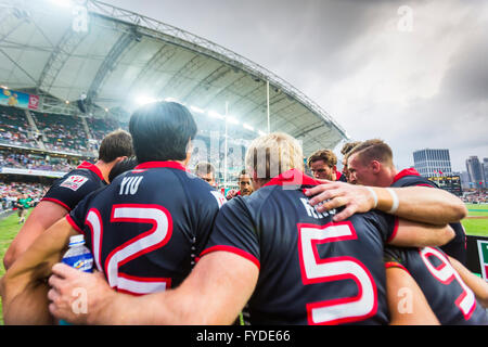 L'équipe de Hong Kong se sont réunis au cours de la HSBC 2016 / Cathay Pacific Hong Kong Sevens, Hong Kong Stadium. Le 9 avril 2016. Banque D'Images