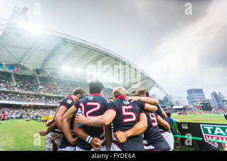 L'équipe de Hong Kong se sont réunis au cours de la HSBC 2016 / Cathay Pacific Hong Kong Sevens, Hong Kong Stadium. Le 9 avril 2016. Banque D'Images