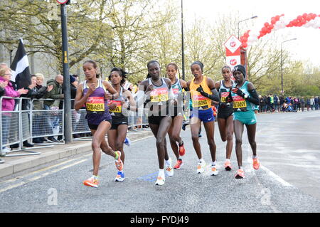 24 AVRIL,2016. Marathon de Londres Elite road runners Banque D'Images