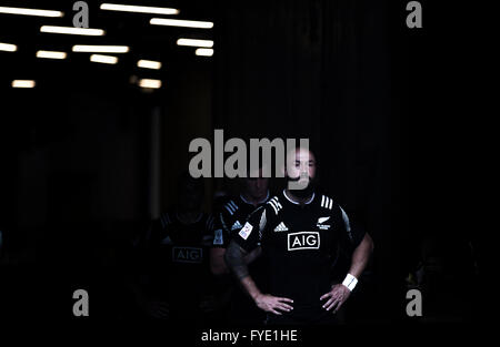 Néos-Zélandais DJ Forbes mène son équipe au cours de la HSBC 2016 / Cathay Pacific Hong Kong Sevens, Hong Kong Stadium. Le 9 avril. Banque D'Images