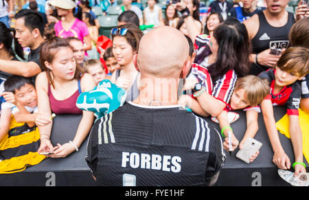 DJ Forbes de la Nouvelle-Zélande accueille lors de la HSBC 2016 / Cathay Pacific Hong Kong Sevens, Hong Kong Stadium. Le 9 avril 2016. Banque D'Images