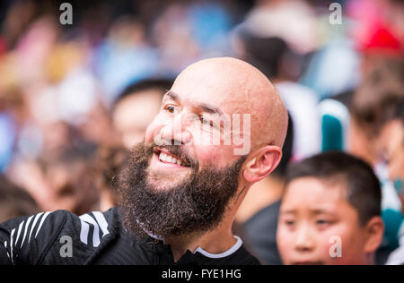 DJ Forbes de la Nouvelle-Zélande accueille lors de la HSBC 2016 / Cathay Pacific Hong Kong Sevens, Hong Kong Stadium. Le 9 avril 2016. Banque D'Images