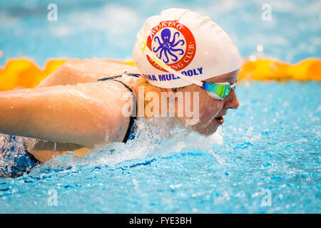 GLASGOW, Royaume-Uni : Avril 25, 2016, Zara Mullooly fait concurrence à la para-natation essais cliniques. Banque D'Images