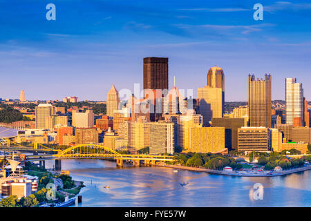 Pittsburgh, Pennsylvanie, USA au crépuscule. Banque D'Images