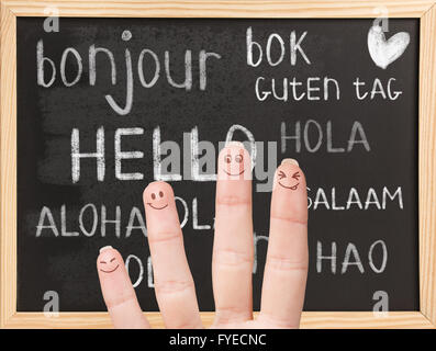 Bonjour en plusieurs langues on chalkboard Banque D'Images