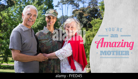 Image composite de portrait de femme de l'armée avec les parents Banque D'Images