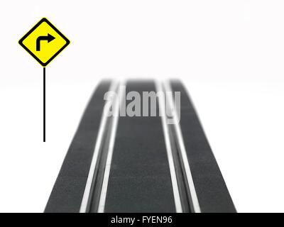 Une slot car racing track isolé sur fond blanc Banque D'Images