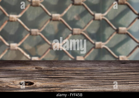 Haut vide table en bois et un bar historique Banque D'Images