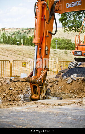 Pelle Orange sur une plate-forme de travail Banque D'Images