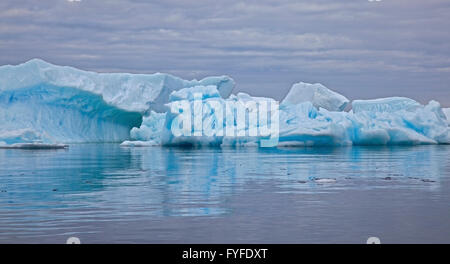 Iceberg dans Lemaire Channel/Pleneau Island, Antarctic Peninsula Banque D'Images