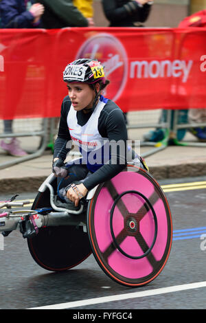 Jade Jones, concurrent en fauteuil roulant, Virgin Money 2016 Marathon de Londres, Londres, Royaume-Uni Banque D'Images