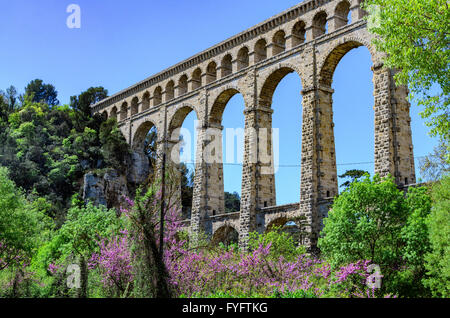 ROQUEFAVOR, AQUEDUC, BDR FRANCE 13 Banque D'Images