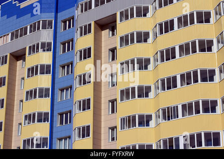 La chambre haute habitées contre le ciel bleu Banque D'Images