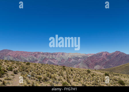 Montagne de quatorze couleurs, Quebrada de Humahuaca, dans le nord-ouest de l'Argentine Banque D'Images