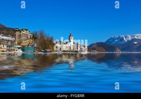 Village St Wolfgang sur le lac Wolfgangsee - Autriche Banque D'Images