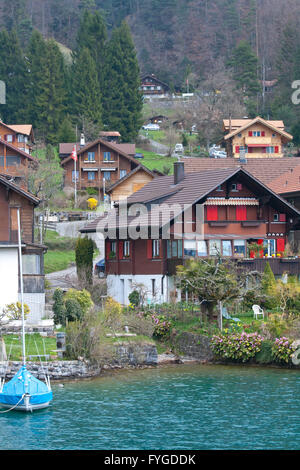 Vintage village paysage autour du lac de Thun, Suisse Banque D'Images