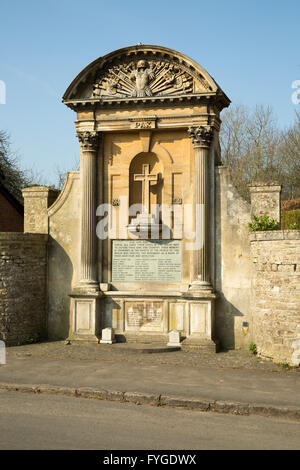 Monument commémoratif de guerre dans le village de Lacock, Wiltshire, England, UK Banque D'Images