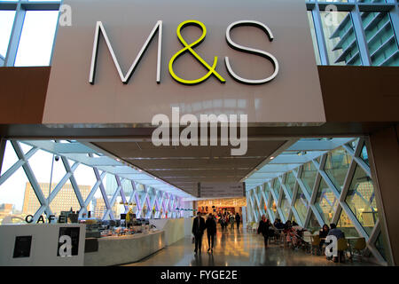 Marks and Spencer boutique sign dans le centre commercial de Westfield, Stratford, London, England, UK Banque D'Images