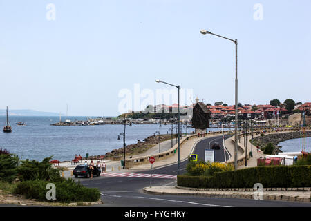 Nessebar, Bulgarie - 06/23/2013 : Les gens de la vieille ville visite le 23 juin 2013 jour de Nessebar, Bulgarie. Nessebar en 1956 a été déclaré Banque D'Images