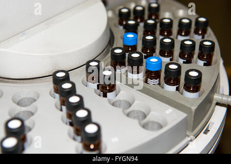 Flacons d'échantillons médicaux dans la centrifugeuse Banque D'Images