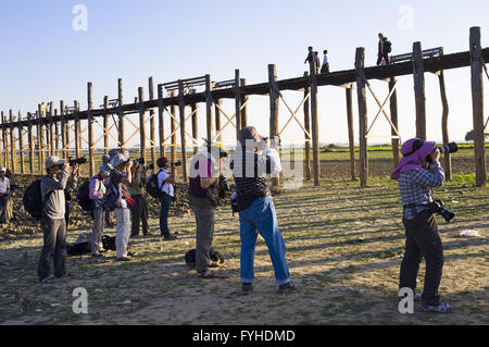 Photographes de U-Bein-Bridge, Amarapura, Myanmar Banque D'Images