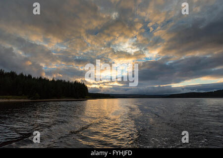 Kielder Water sunset, Northumberland, England, UK Banque D'Images