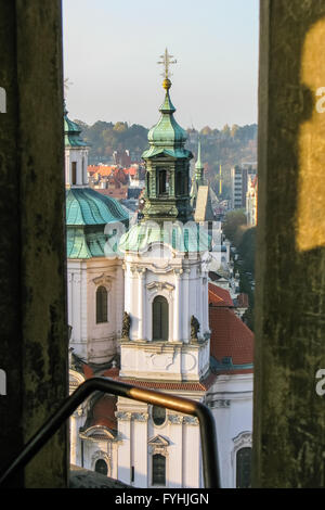 Vue sur Saint Nicholas Church à Prague Banque D'Images
