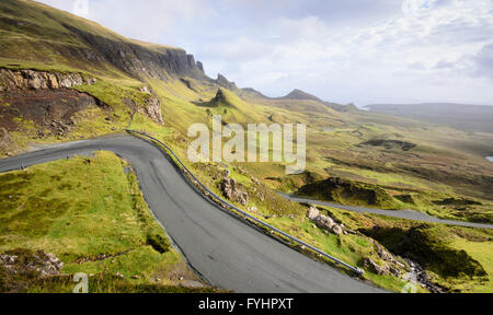 Le paysage de conte de fées du Quiraing sur l'île de Skye dans les Highlands d'Ecosse. Banque D'Images