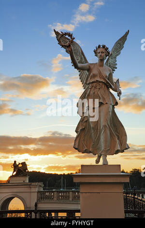 Statue de Victoria flottante, Schloss Palace Banque D'Images