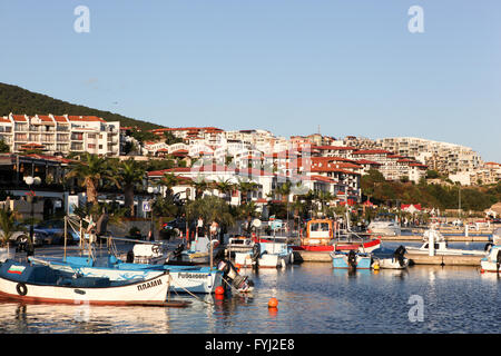 SVETI VLAS - 29 août : Yachtport Marina Dinevi, le 29 août 2014. Sveti Vlas est une ville et station balnéaire sur la côte de la Mer Noire Banque D'Images