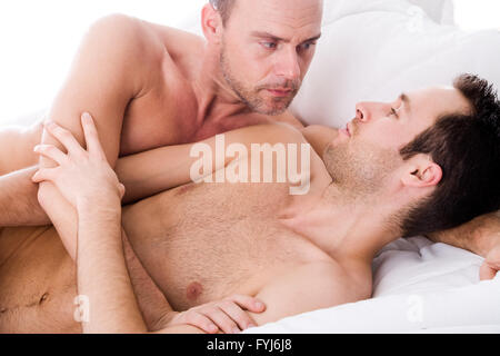 Hommes couple Hugging Banque D'Images