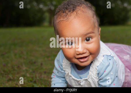 Gros plan d'une petite fille africaine Banque D'Images