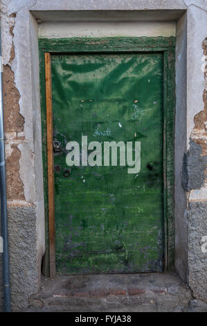 Vieille porte et le vert antique Banque D'Images