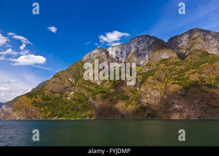 Naeroyfjord Fjord en Norvège - Site de l'UNESCO célèbre Banque D'Images