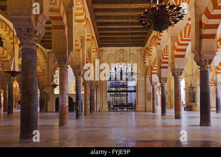 Grande Mosquée Mezquita à Cordoue Espagne intérieur Banque D'Images