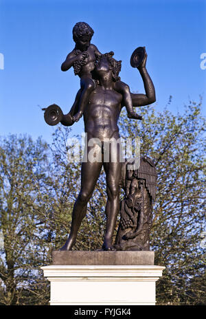 Statue Satyr dans Fuerst Pueckler Park Branitz, Banque D'Images